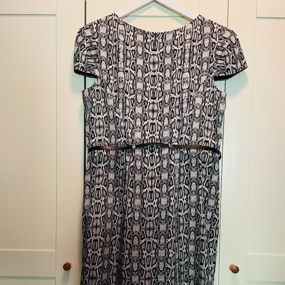 M&S Black & White Dress Size 16 (UK) with Belt - Picture 6 of 6